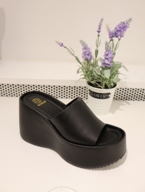 Klapki damskie na koturnie (36-41) 11205 BLACK