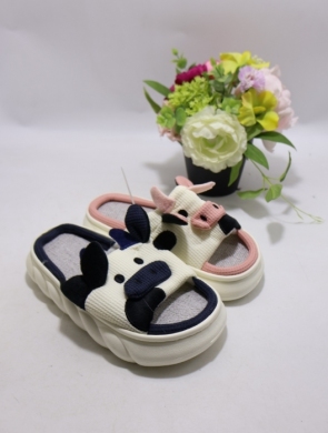 Kapcie damskie (36-41) E765 MIX