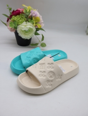 Basenówki damskie (36-41) HB8290 MIX